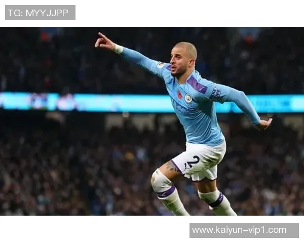 足球巨星热血射门搭配激情音乐点燃赛场无限魅力瞬间