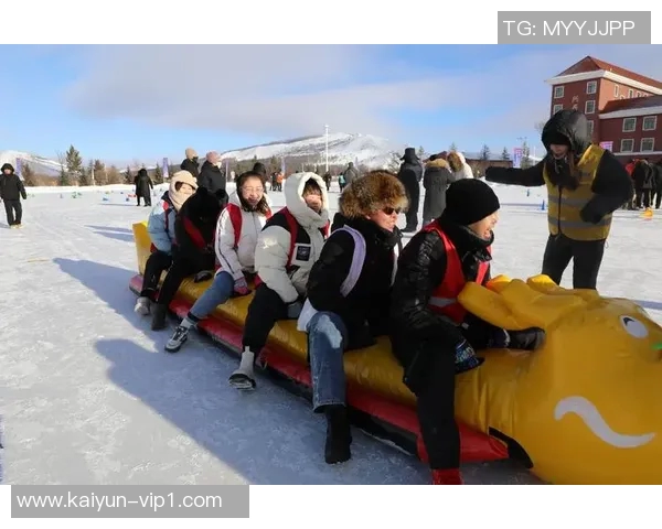 冬季严寒中坚持奋战的足球巨星们如何在冰雪中展现风采